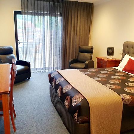 Addison Motor Inn Шепъртън Екстериор снимка