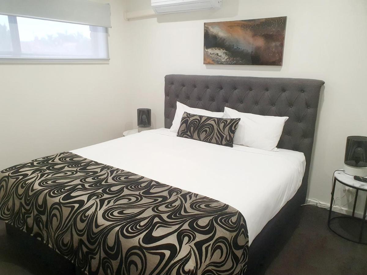 Addison Motor Inn Шепъртън Екстериор снимка