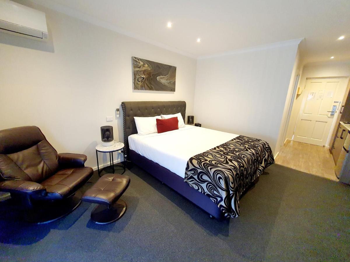 Addison Motor Inn Шепъртън Екстериор снимка