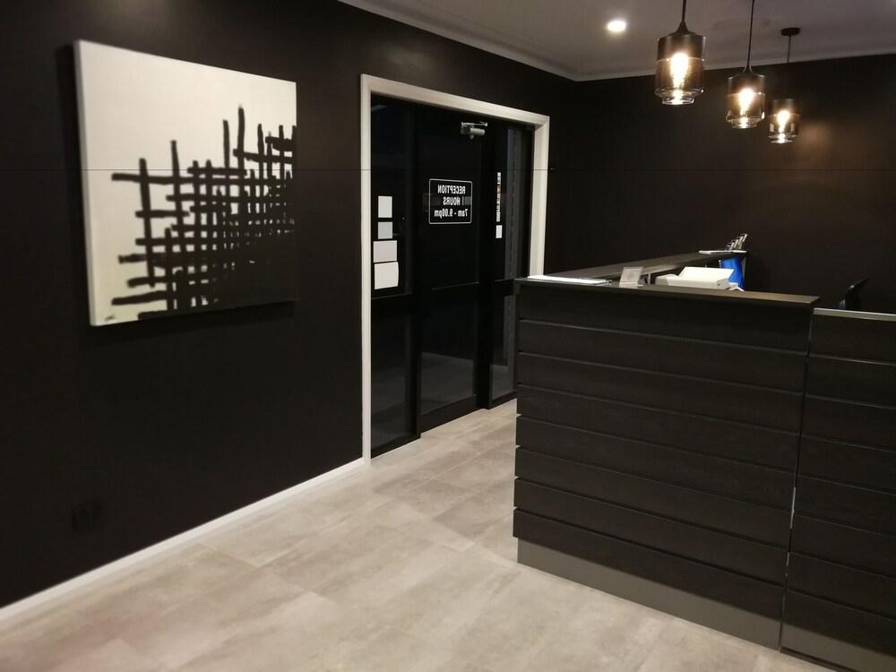 Addison Motor Inn Шепъртън Екстериор снимка
