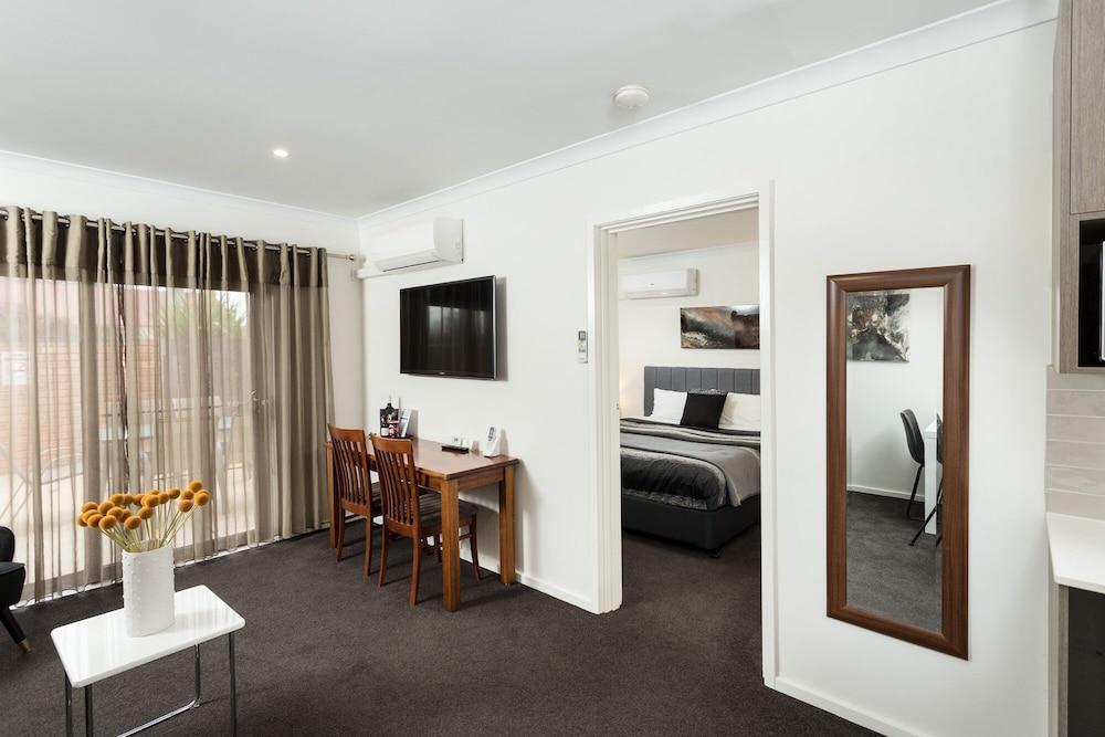 Addison Motor Inn Шепъртън Екстериор снимка