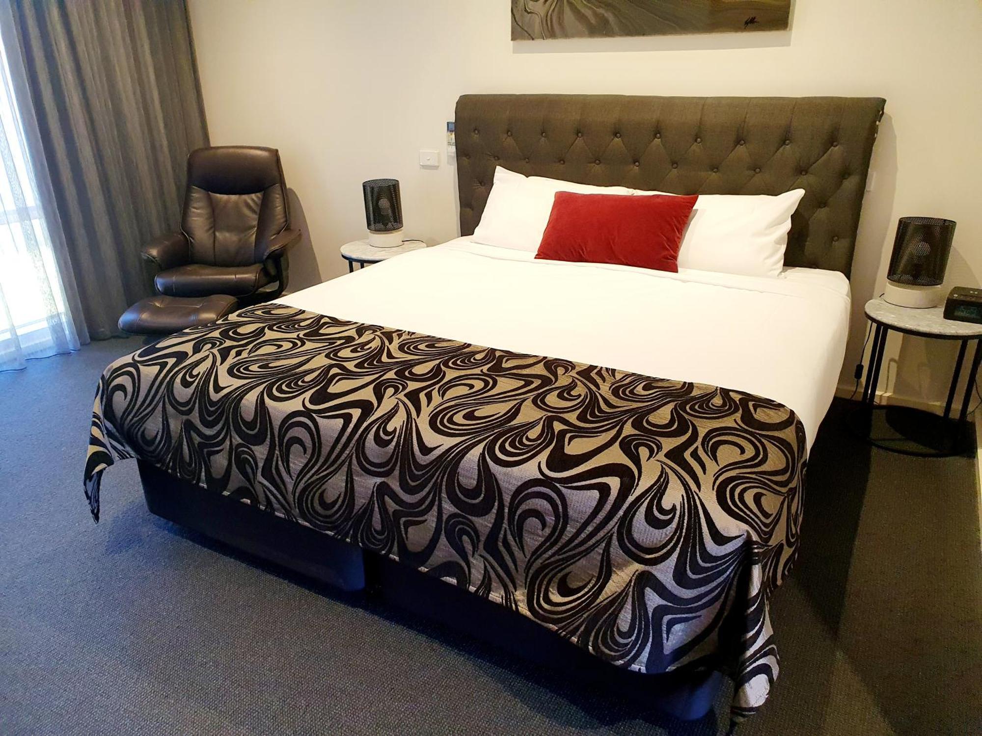 Addison Motor Inn Шепъртън Екстериор снимка